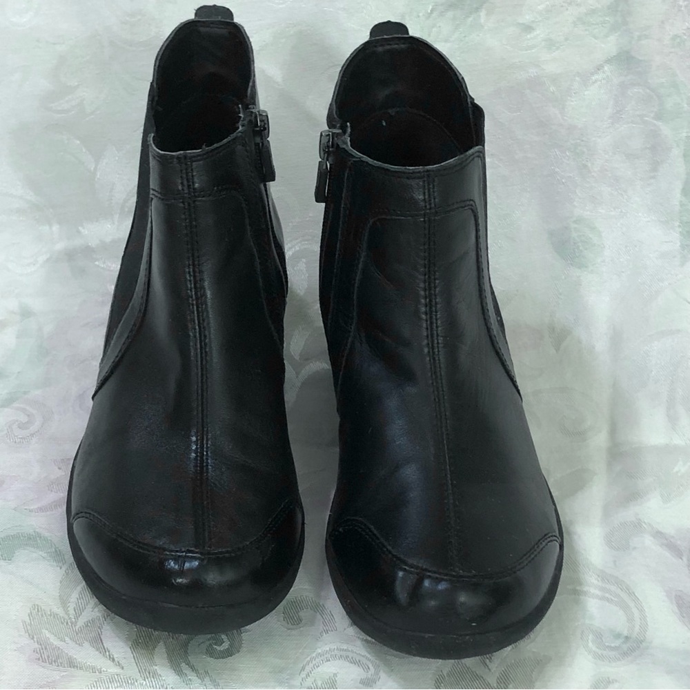 Easy Spirit Brenley Black Leather w/Stretch Panels Zip Booties Explore 24 Sz 9M - Picture 4 of 12